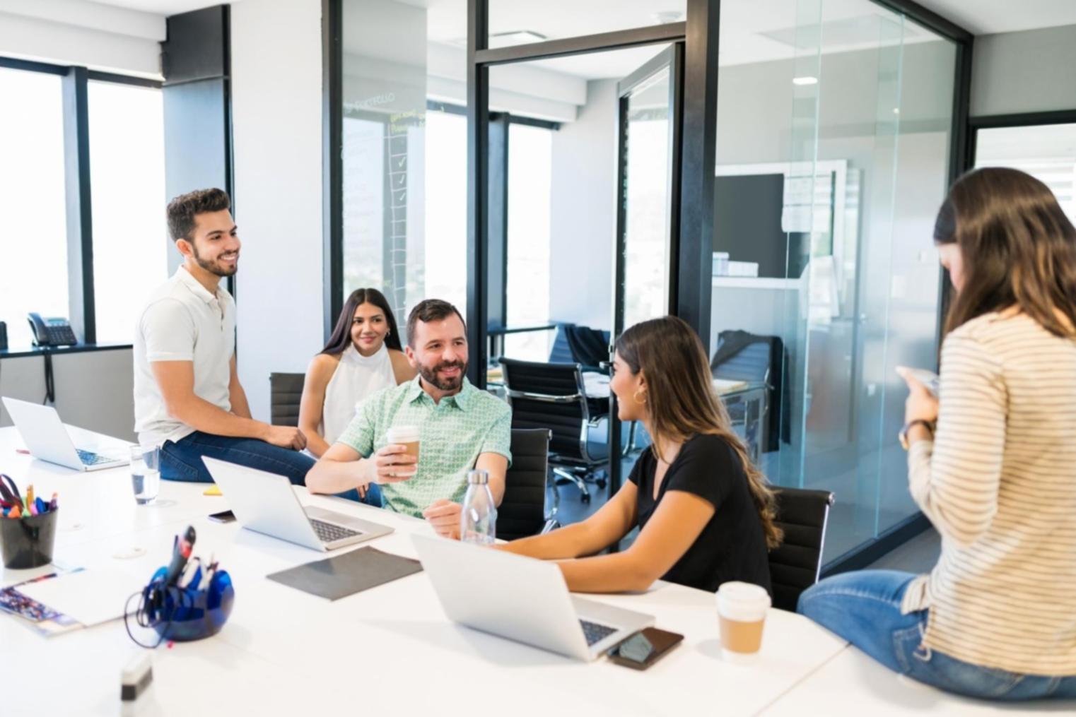 Team-Meeting zur Budgetplanung und Finanzstrategie